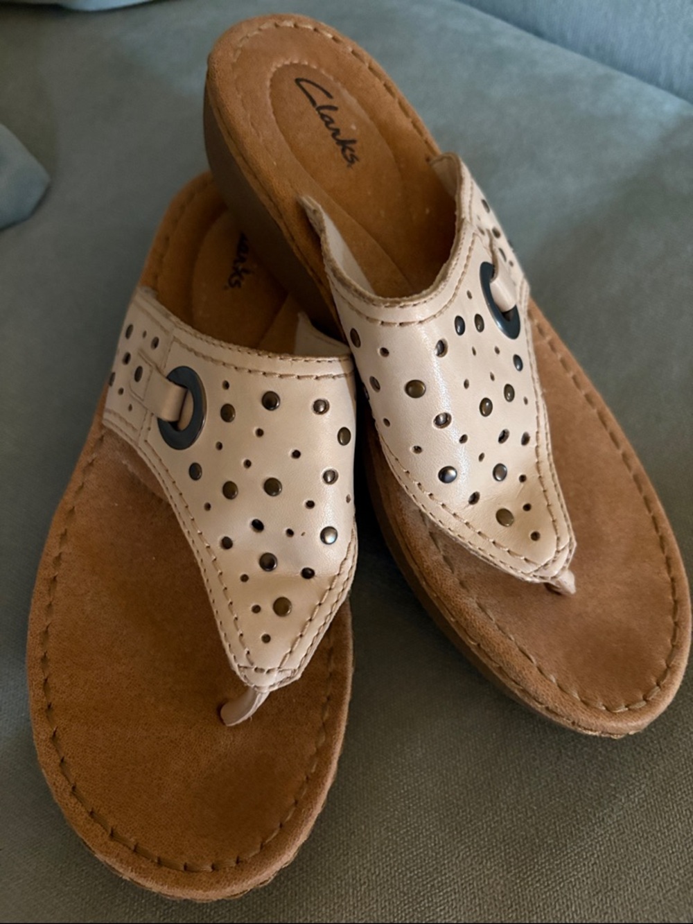 Clarks Women's Cream Perforated Leather Thong Sandals with Eyelet Detail